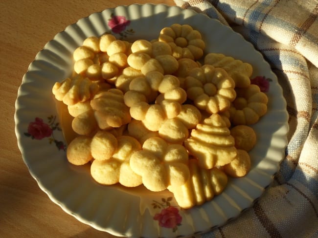 Biscuits danois au beurre, à la presse à biscuits