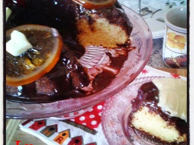 le Moelleux au chocolat blanc et pâte d'amandes , glaçage au chocolat noir