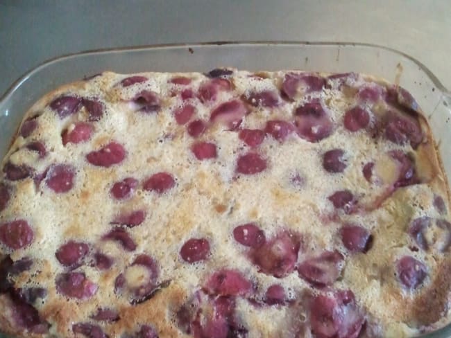 Clafoutis diététique aux cerises, lait de soja et amande