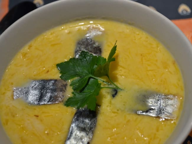 soupe de citrouille cuite au four entière au hareng fumé