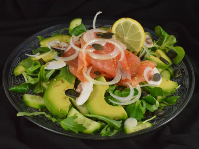 Salade Santé – Avocat, saumon, graines