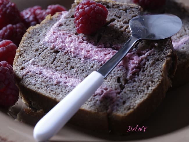 Tendre biscuit au chocolat et mousse de framboises