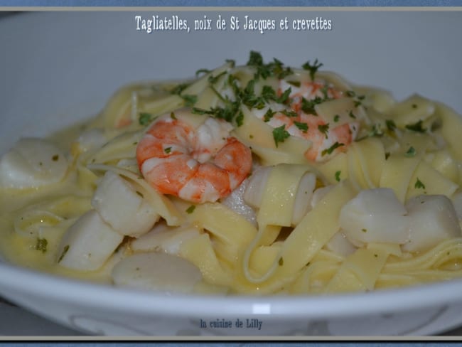 Tagliatelles, noix de Saint-Jacques et crevettes