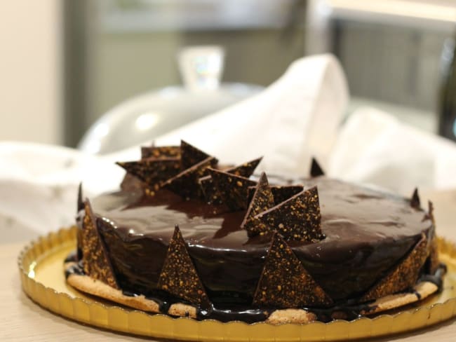 Entremets chocolat et croustillant praliné-cacahuètes