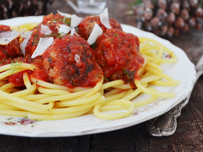 Boulettes de viande au fenouil et à la sauce tomate, le plat familial par excellence