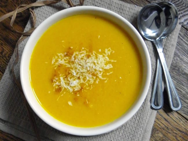 Velouté de panais et courge Hokkaido au gingembre, curcuma et coco