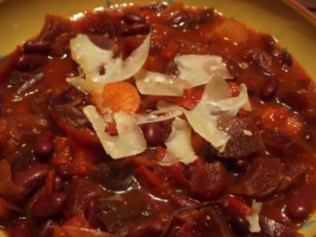 Soupe rouge de légumes façon minestrone