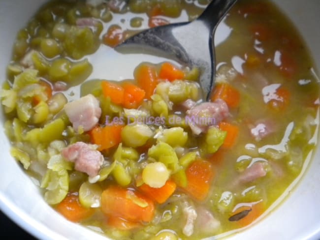 Soupe paysanne aux pois cassés et aux lardons