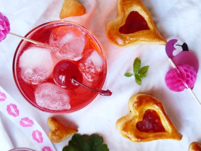 Cocktail Dirty Shirley Temple et feuilletés au chorizo pour la Saint Valentin