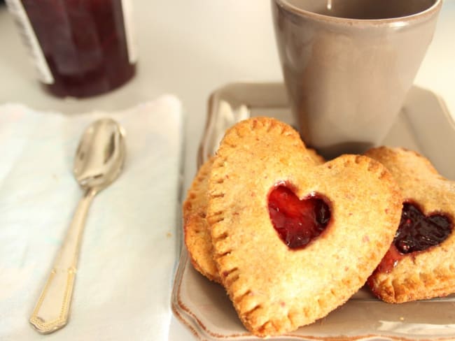 Biscuits fourrés, noisette et fruits rouges