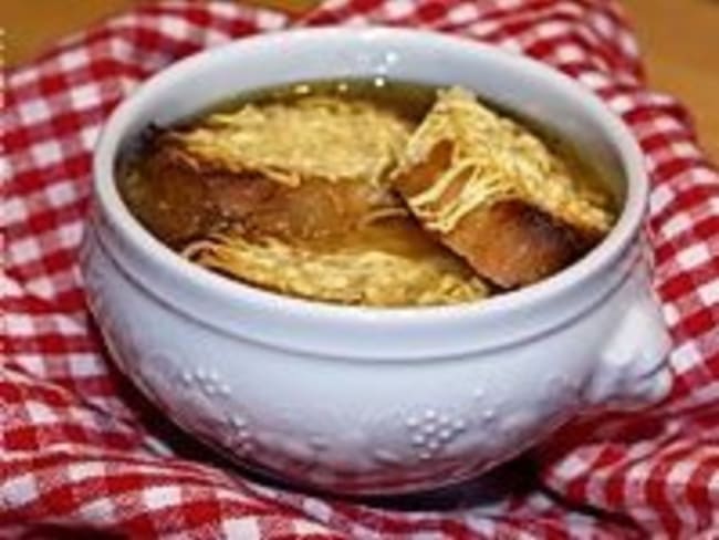 Gratinée au madère - Recette de gratinée au madère (soupe à l'oignon lyonnaise)