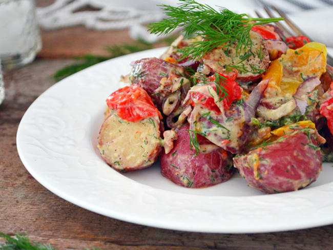 Salade de Pommes de Terre et Poivrons au Four avec Vinaigrette à L’Ail Confit et à l’Aneth