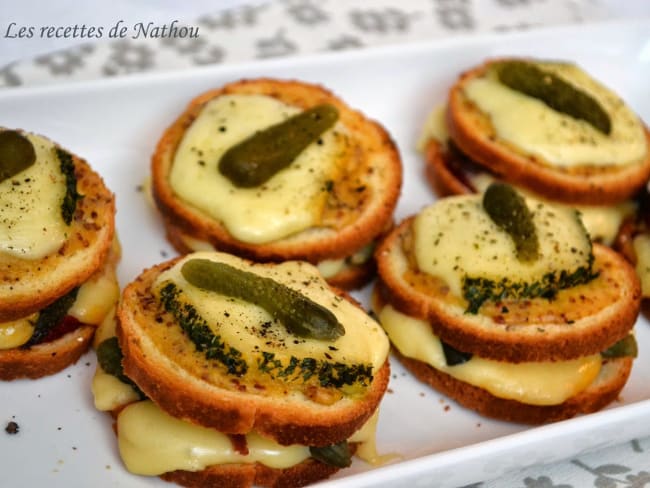 Petits croques à la raclette et moutarde à l'ancienne