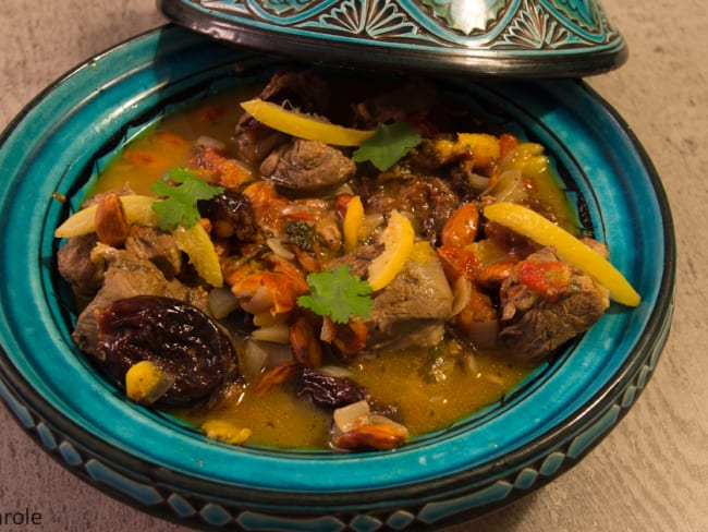 Tajine d’agneau aux pruneaux, citrons et amandes