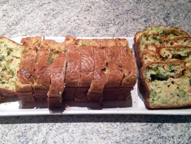 Cake au chèvre, saumon et brocolis