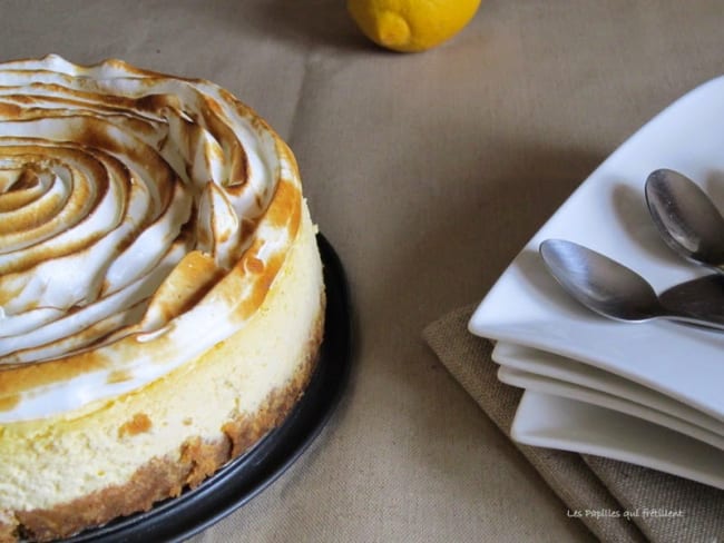 Un cheesecake au citron sur fond de spéculoos et sa meringue