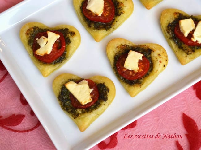 Coeurs feuilletés au pesto, tomate et feta