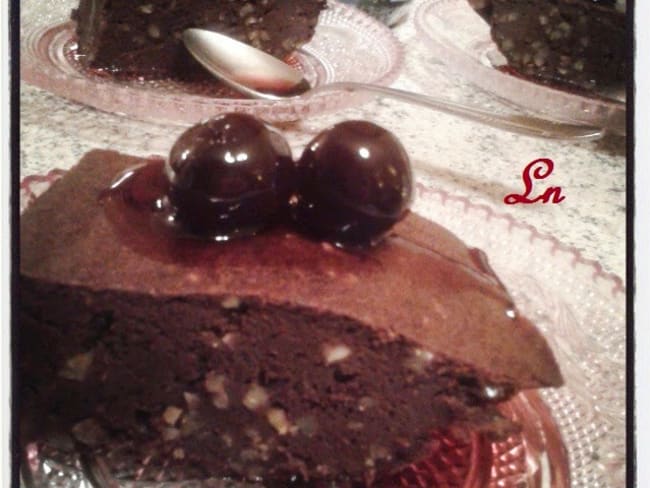 Fondant au chocolat sans beurre, amandes hachées et cerises séchées