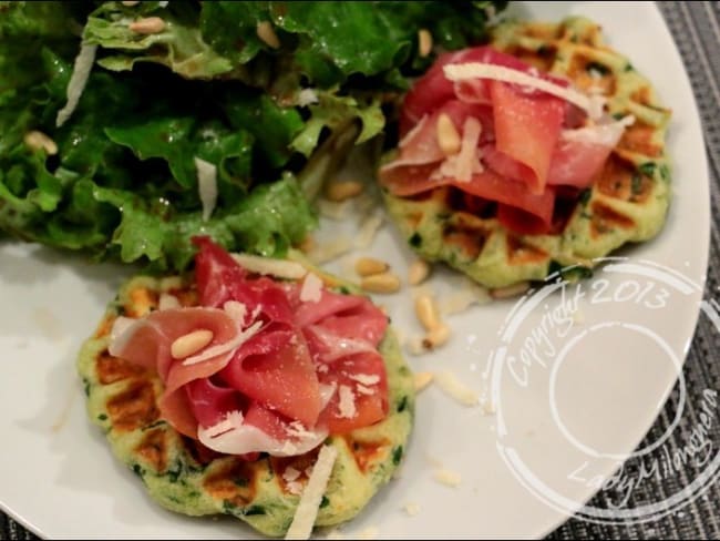 Gaufres de Liège salèes au parmesan, jambon cru, èpinards et pignons de pin