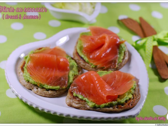 Blinis au blé noir, tartinade avocat et saumon fumé