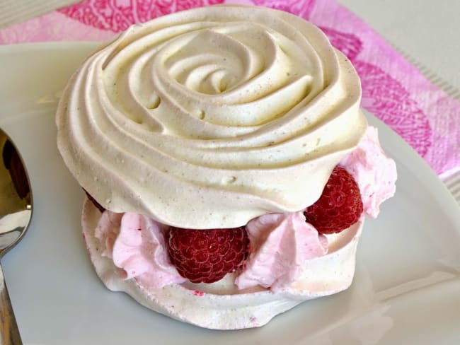 Douce rose ou dessert meringué rose-framboise