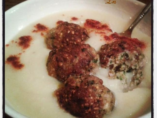 Velouté de chou fleur et céleri aux boulettes de saucisse aux herbes