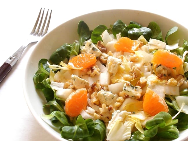 Salade d'endives aux noix au bleu et aux agrumes