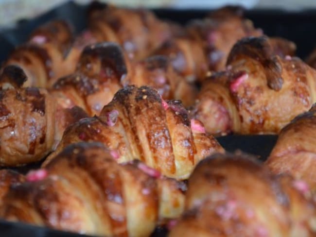 Croissants aux pralines roses