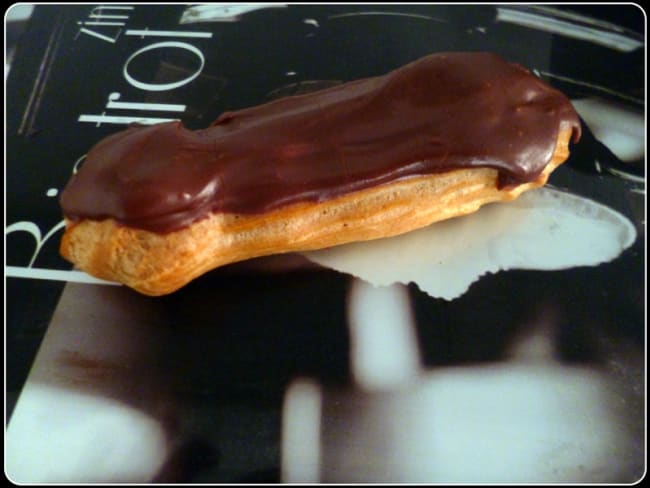 Éclair au chocolat