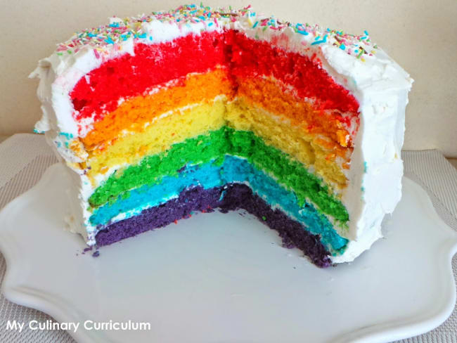 Rainbow cake ou gâteau arc-en-ciel