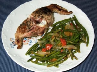 Côtes double d'agneau aux haricots à la provençale