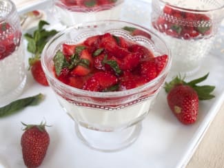 Panna cotta noix de coco et fraises