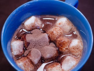 Chocolat chaud à la chicorée et chamallow - Recettes de cuisine