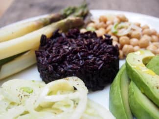 Recettes de riz noir et d'avocat