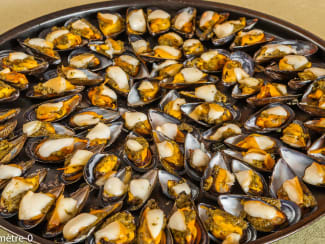 Moules farcies au pesto et à la scamorza