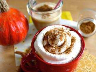 Café latte au potiron et épices d'automne