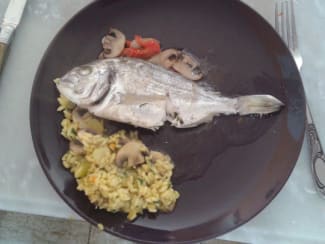 Dorade en papillote, riz au curcuma et safran