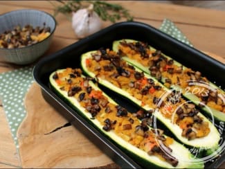 Courgettes farcies à la polenta et petits légumes