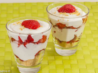 Trifle aux fraises et Baileys - Recette par A Prendre Sans Faim