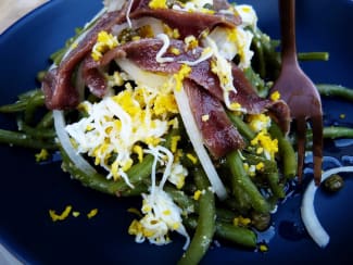 Salade de haricots verts aux anchois et sa vinaigrette aux oeufs