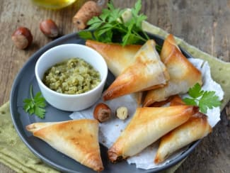 Samossas aux salsifis, noisettes et persil