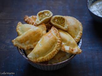 Empanadas de choucroute au tofu fumé et aux épices