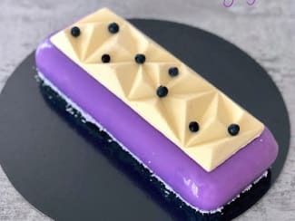 Glaçage brillant : techniques et inspiration pour un mirror cake réussi !