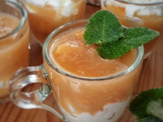 Soupe de pêches à la menthe