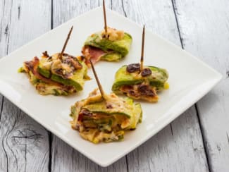 Rouleaux grillés de courgettes au saumon et au fromage