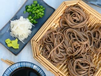 Bouillon dashi : le bouillon de base de la cuisine japonaise (vidéo) -  Recette par Chef Simon