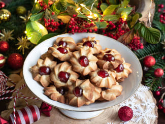 Biscuits, brioches, galettesLes cerises confites s'invitent dans vos  desserts préférés