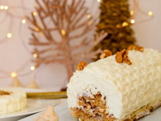 Recette : Bûche de Noël aux noisettes 🎄 - Grand Fermage