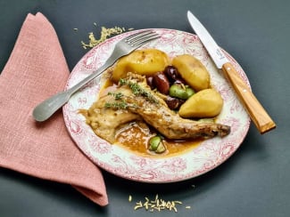 Poulet au vin blanc et aux olives : Recette de Poulet au vin blanc et aux  olives