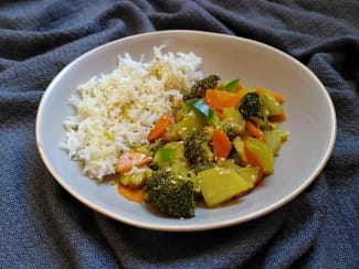 Oeufs sur poêlée de légumes au curcuma - Ma cuisine antidouleur